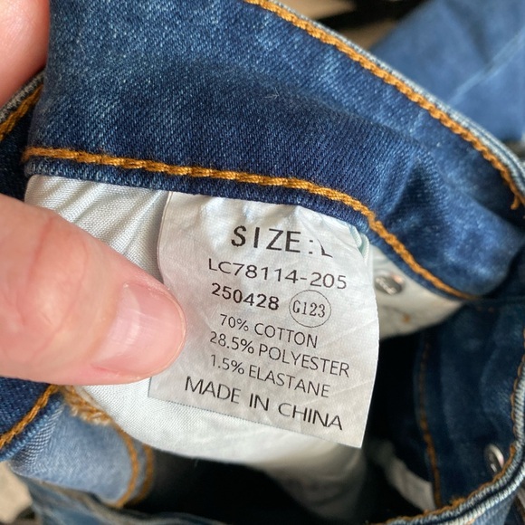 luvamia - Women's Casual High Rise Denim Distressed Rolled Hem Jeans Shorts - Picture 4 of 5